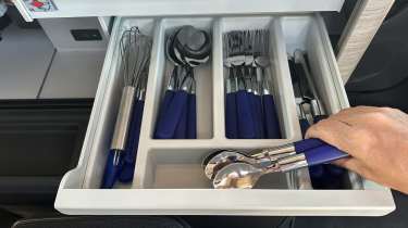 Volkswagen California - cutlery