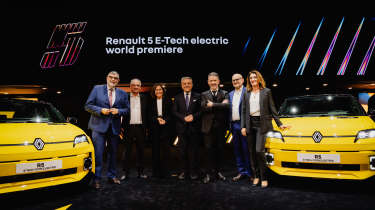 Renault representatives standing between two Renault R5s