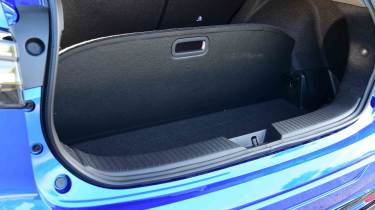 Nissan Qashqai - boot with divider