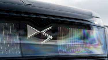 DS No8 Hybrid - grille