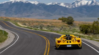Ford GT - road rear panning