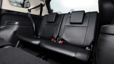 Mitsubishi Outlander 2.2 DI-D GX4 rear seats