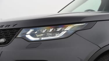 Land Rover Discovery HSE Si6 - front light