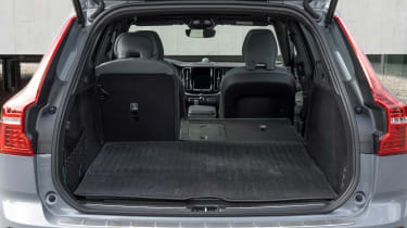 Volvo XC60 T8 PHEV - boot seats down