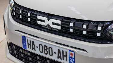 Dacia Sandero facelift - grille
