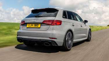 Audi RS 3 - rear tracking