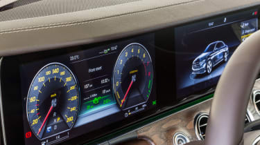Mercedes E 350 e 2016 - dials