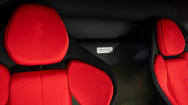 Ferrari SC40 - headrests