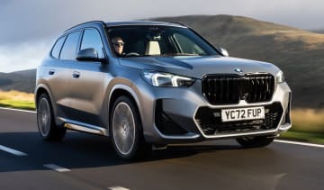 BMW X1 xDrive23i M Sport - front tracking
