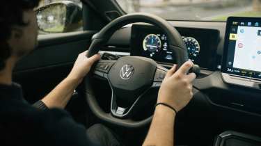 Volkswagen T-Roc - driving