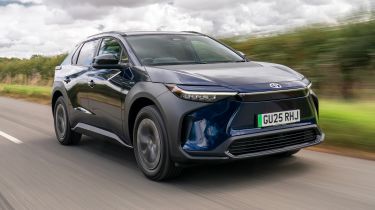 Toyota bZ4X – front tracking