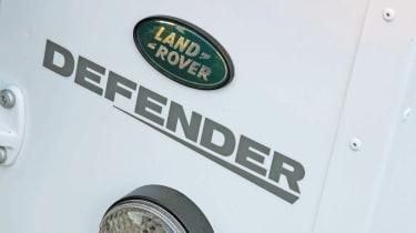 Land Rover Defender 2.2D XS badge