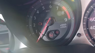 Nissan 370Z GT – tachometer