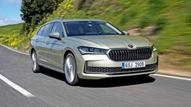 Skoda Superb - front tracking