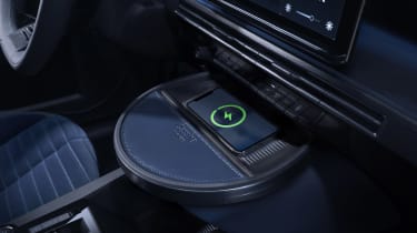 Lancia Ypsilon - charging pad