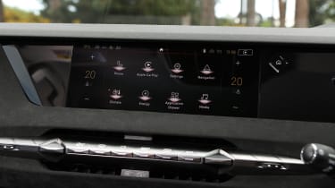 DS 4 E-Tense - infotainment touchscreen