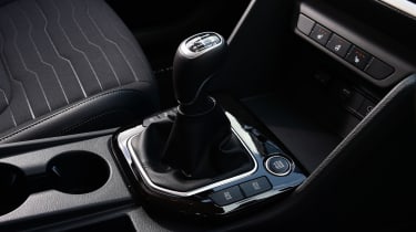 Kia Sportage - gear lever