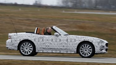 Fiat 124 Spider side tracking 2