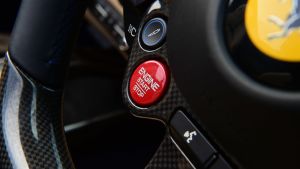 Ferrari 812 GTS - steering wheel controls