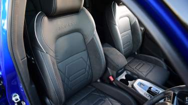 Nissan Qashqai - front seats 