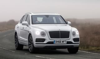 Bentley Bentayga Diesel - Ice white 2017 front cornering