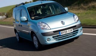 Renault Kangoo mpv front tracking