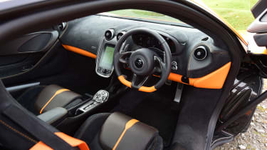 McLaren 570S vs Porsche 911 vs Audi R8 - McLaren 570S interior