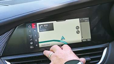 Alfa Romeo Giulia Quadrifoglio long-term - infotainment