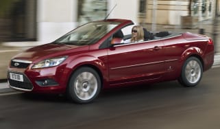 Ford Focus CC convertible front tracking