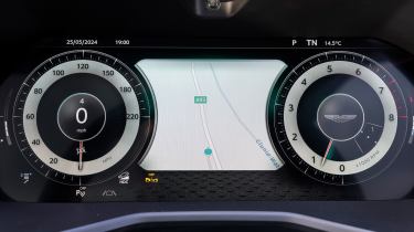 Aston Martin DBX707 - dials