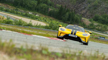 Ford GT Norway road trip - track curbing