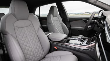 Audi SQ8 - front seats
