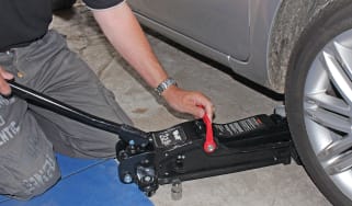 Best trolley jacks - header