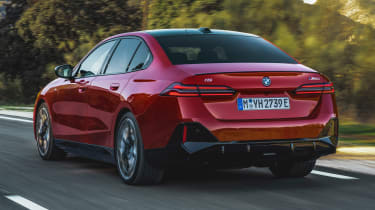 BMW i5 - rear tracking