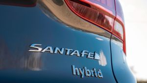 Hyundai Santa Fe Hybrid - rear badge