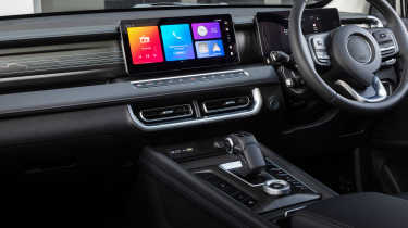GWM Poer300 - interior