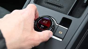 New Volkswagen T-Roc 2026 - centre console selector