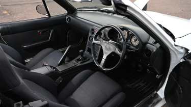 Mazda MX-5 NA - interior