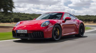 Porsche 911 Carrera 4 GTS - front tracking