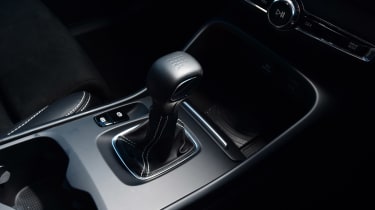 Volvo XC40 - transmission