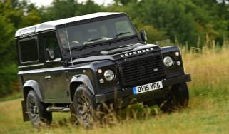 Land Rover Defender Autobiography - front action