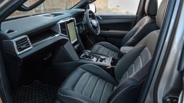 Volkswagen Amarok - front seats