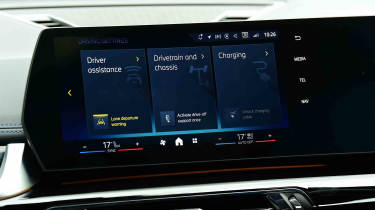 BMW iX1 - infotainment driving setting screen