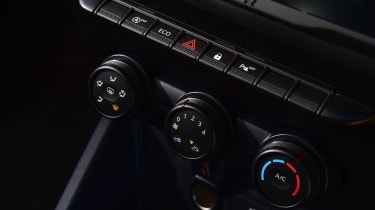 Dacia Duster - climate controls