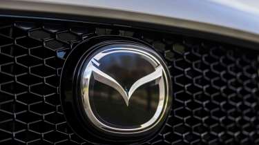 Mazda 3 - grille badge