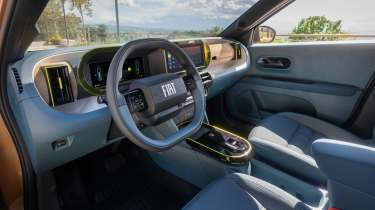 Fiat Grande Panda Hybrid La Prima - interior