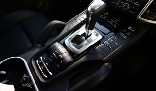 Porsche Cayenne Turbo - front tracking