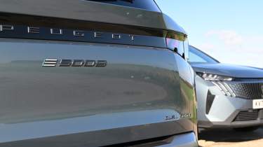 Peugeot E-5008 rear badge