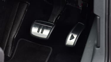 Volkswagen ID.3 - play-pause pedals