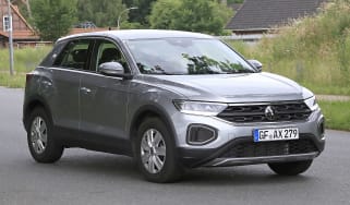 Volkswagen T-Roc - spyshot 1